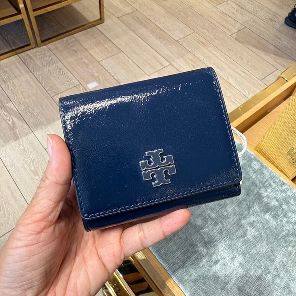 Tory Burch Britten Crinkle Shine Compact Wallet 184959 Navy $200